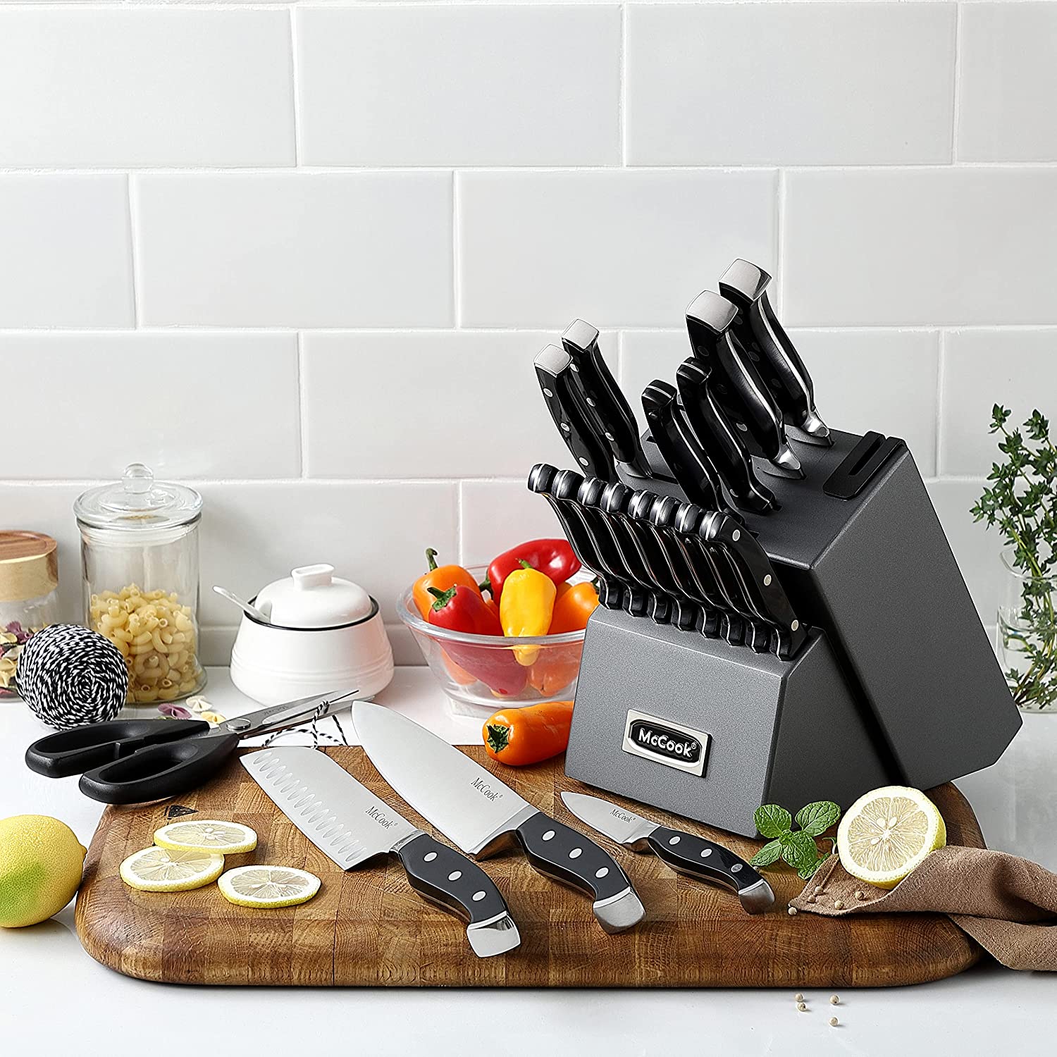 McCook® - Set di coltelli da cucina in acciaio inox, 15 pezzi, set di coltelli da cucina con affilatrice integrata, MC25A McCook® - Set di coltelli da cucina in acciaio inox, 15 pezzi, set di coltelli da cucina con affilatrice integrata, MC25A